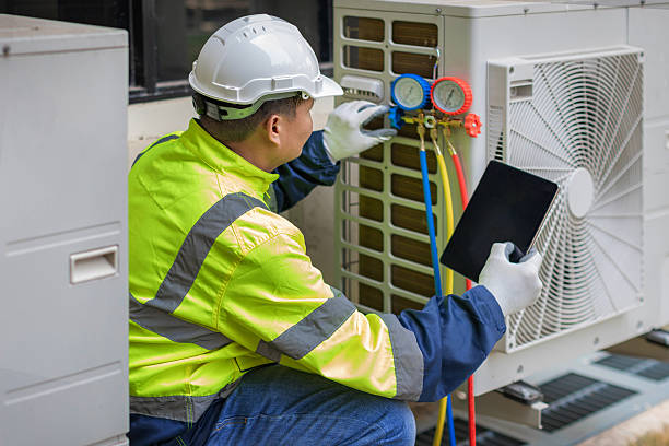 Professional Hvac technician working in Highland City, FL